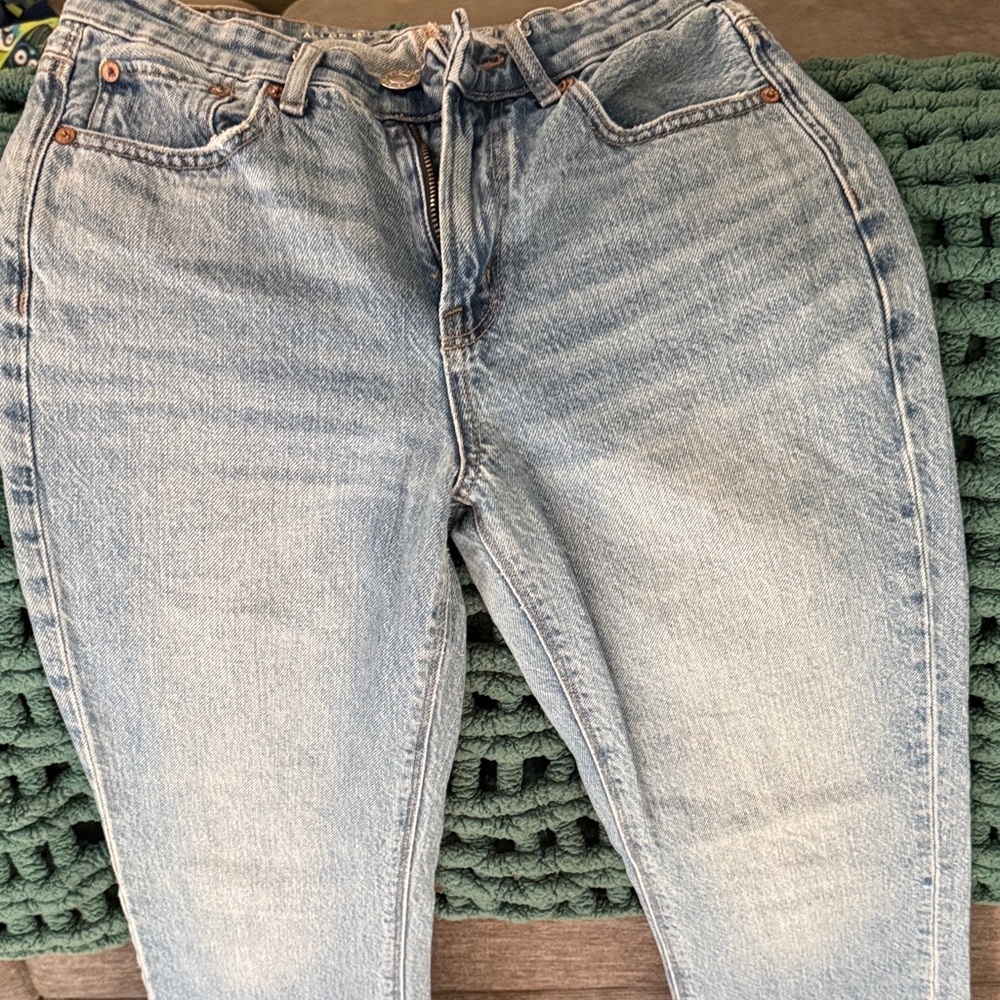 American Eagle woman’s Light Blue Women's Jeans - Classic High-Rise Fit size 2